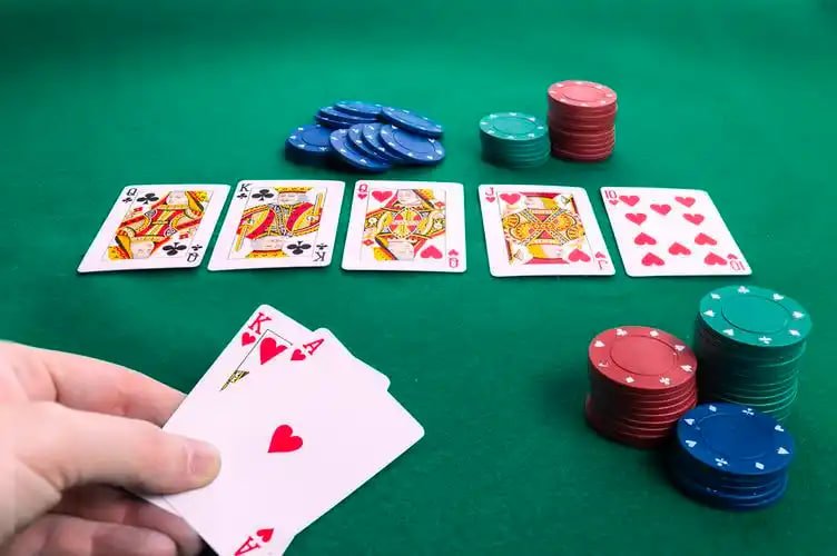 Roulette wheel spinning on saranajitu login live table with betting interface